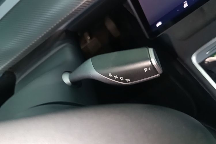 Tesla Model Y 2022 #14 Tesla Model Y 2022 car image #14