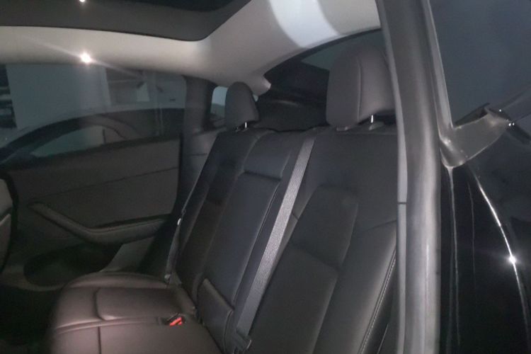 Tesla Model Y 2022 car image #10