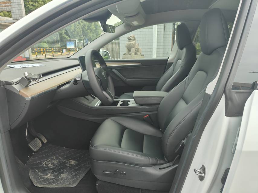 Tesla Model Y 2023 #7 Tesla Model Y 2023 car image #7