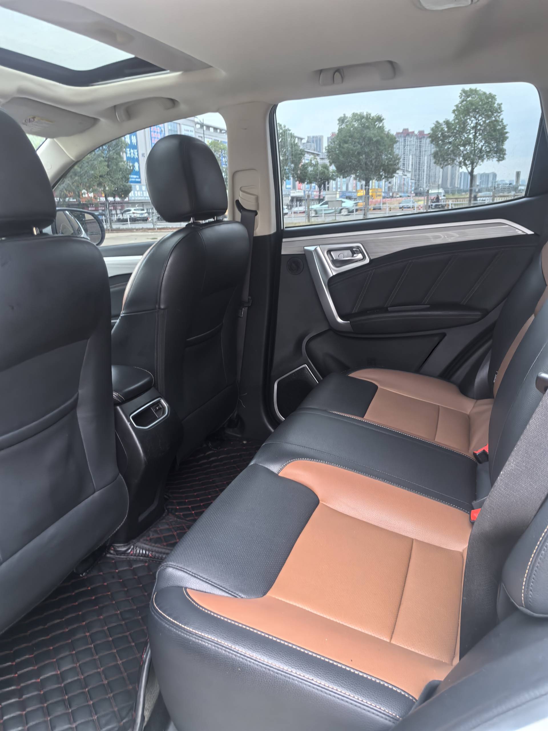 GEELY Vision X6 2017 immagine di auto #6