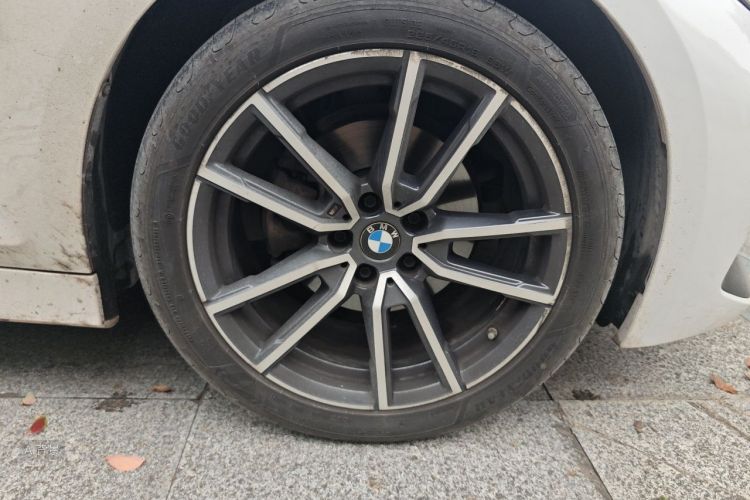 BMW 3 Series 2023 car image #9