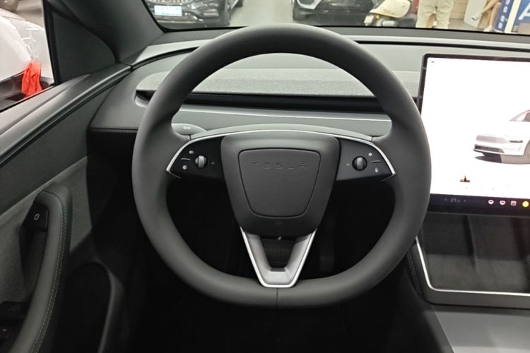Tesla Model Y 2026 #11 Tesla Model Y 2026 car image #11