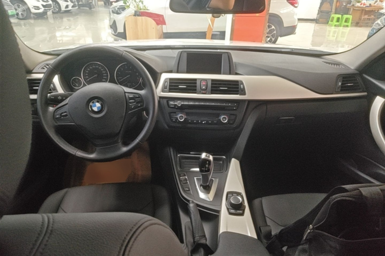 BMW 3 Series 2015 #10 BMW 3 Series 2015 car image #10