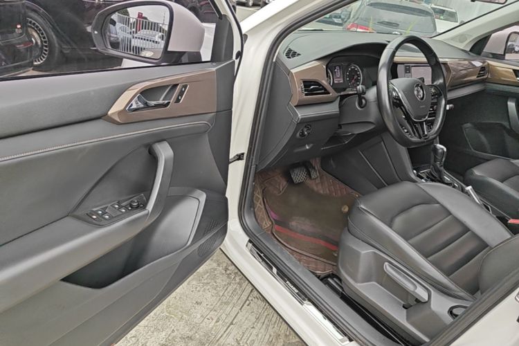 Volkswagen Tharu 2020 car image #12