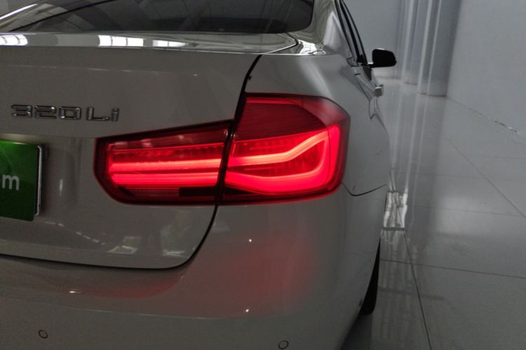 BMW 3 Series 2017 car image #8