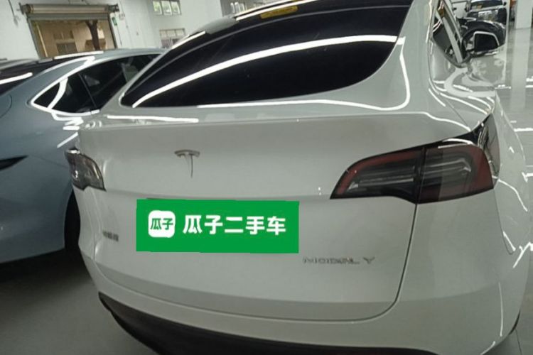 Tesla Model Y 2024 #6 Tesla Model Y 2024 car image #6