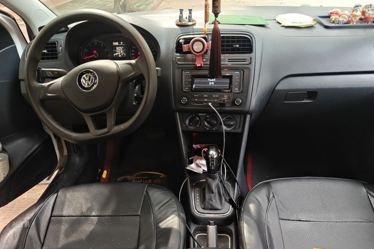 Volkswagen Polo 2017 car image #11