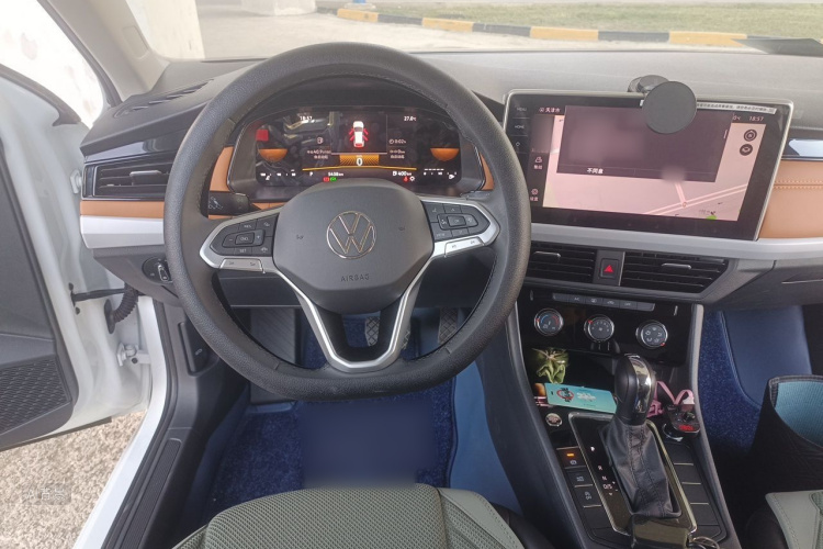 Volkswagen Bora 2025 car image #12