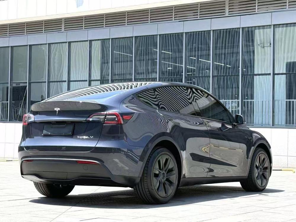 Tesla Model Y 2024 #6 Tesla Model Y 2024 car image #6