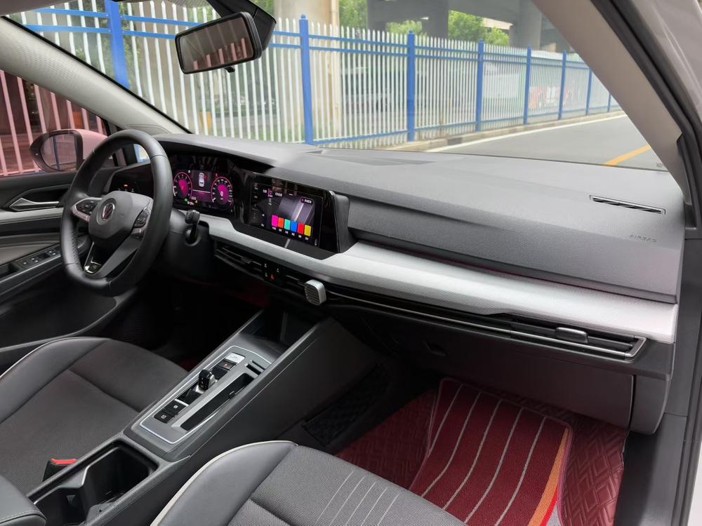 Volkswagen Golf 2022 car image #7