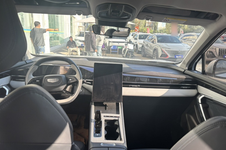 GEELY Boyue L 2025 immagine di auto #9