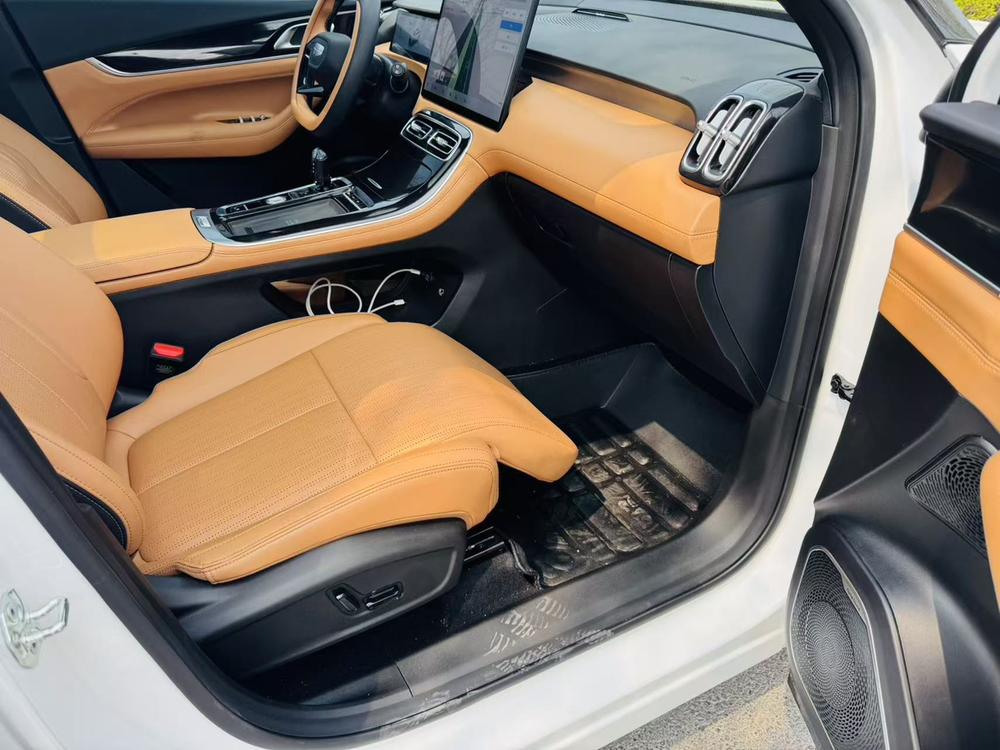 GEELY Boyue L 2025 car image #7