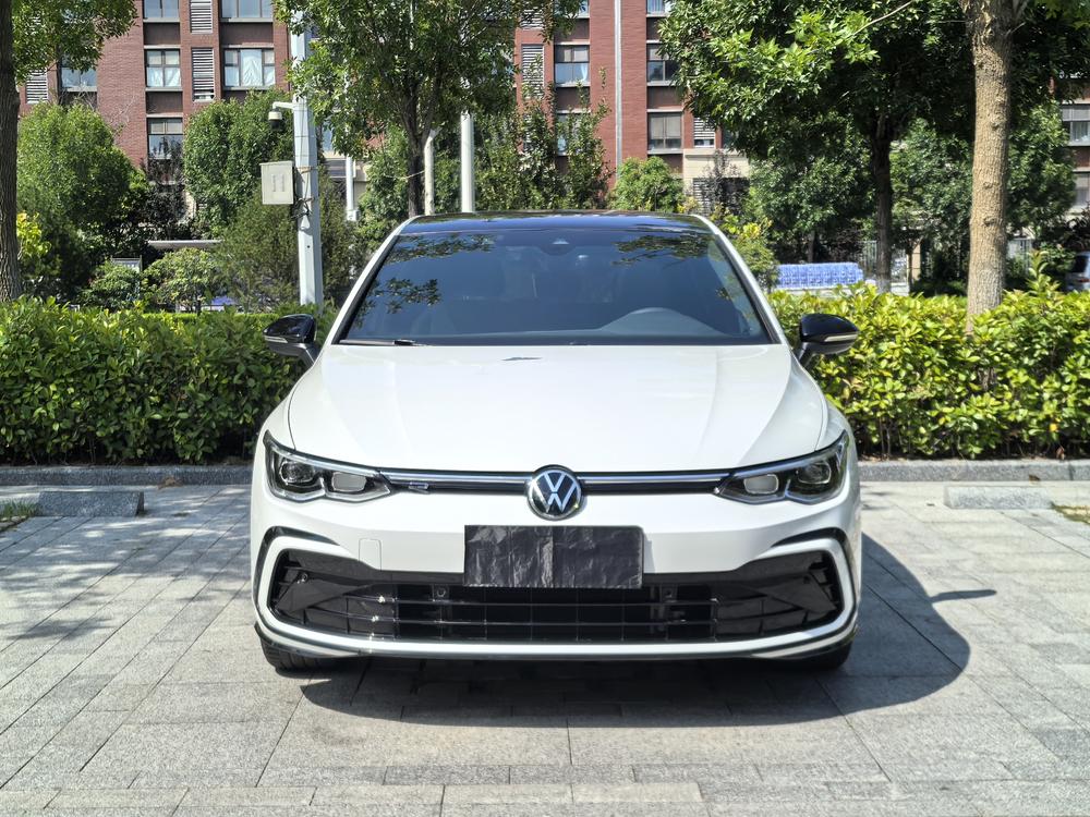 Volkswagen Golf 2022 car image #2