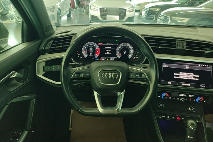 Audi Q3 2024 car image #11