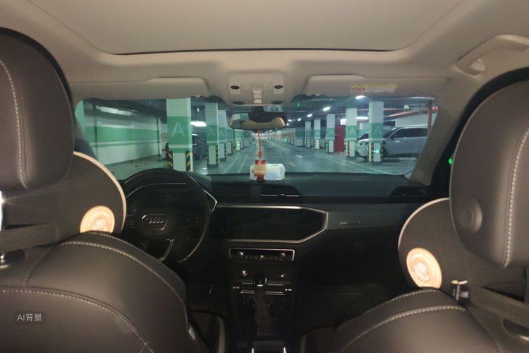 Audi Q3 2023 car image #20
