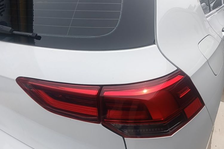 Volkswagen Golf 2022 car image #8