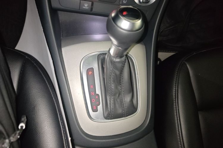 Audi Q3 2014 car image #18