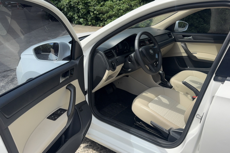 Skoda Rapid 2017 #12 Skoda Rapid 2017 car image #12