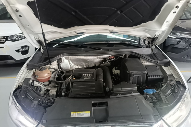 Audi Q3 2016 car image #20