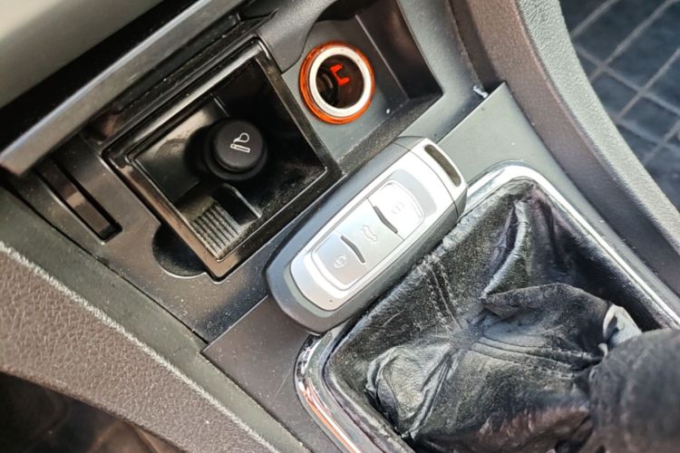 GEELY Emgrand 2016 car image #9