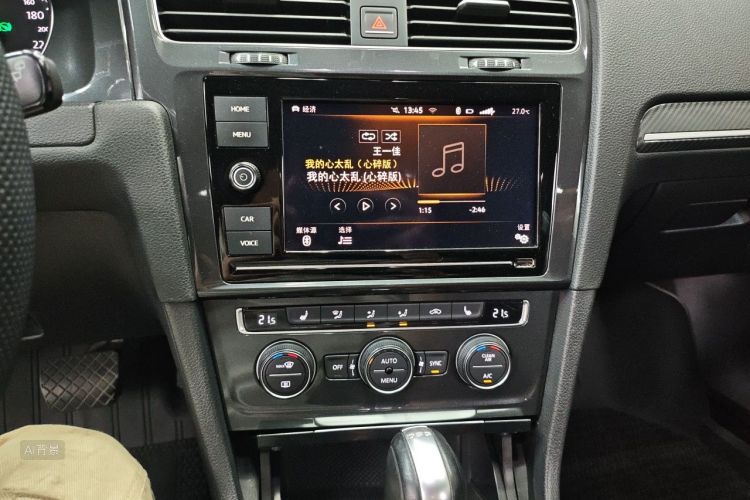 Volkswagen Golf 2018 car image #15