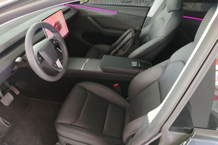 Tesla Model Y 2025 car image #18