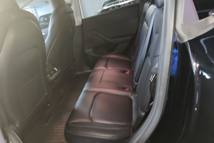 Tesla Model Y 2022 car image #17
