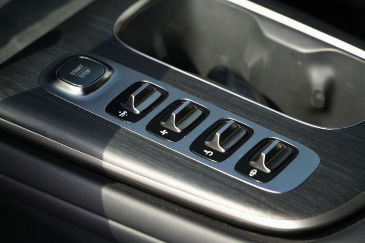 MI SU7 2025 immagine di auto #14