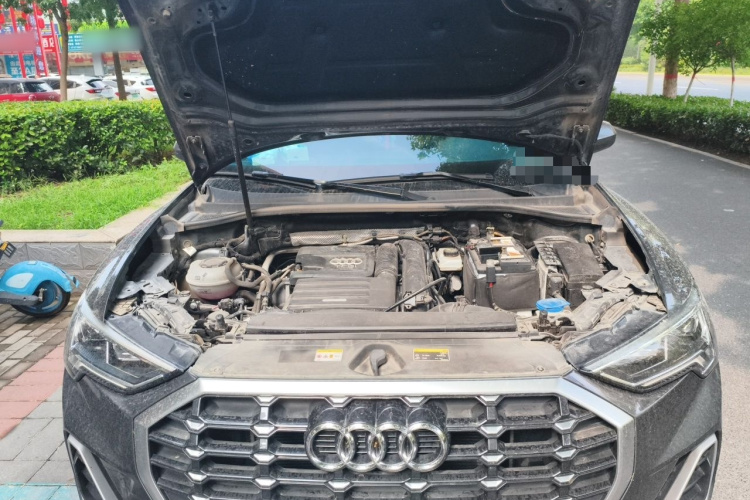 Audi Q3 2022 car image #18