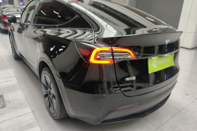 Tesla Model Y 2023 #5 Tesla Model Y 2023 car image #5