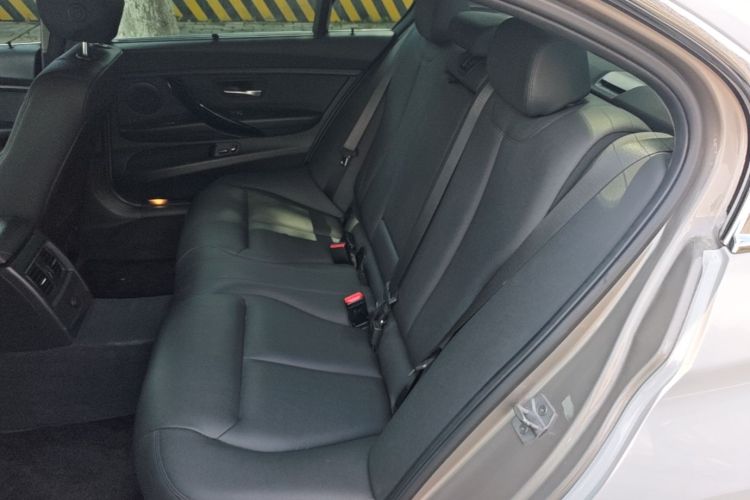 BMW 3 Series 2016 car image #17