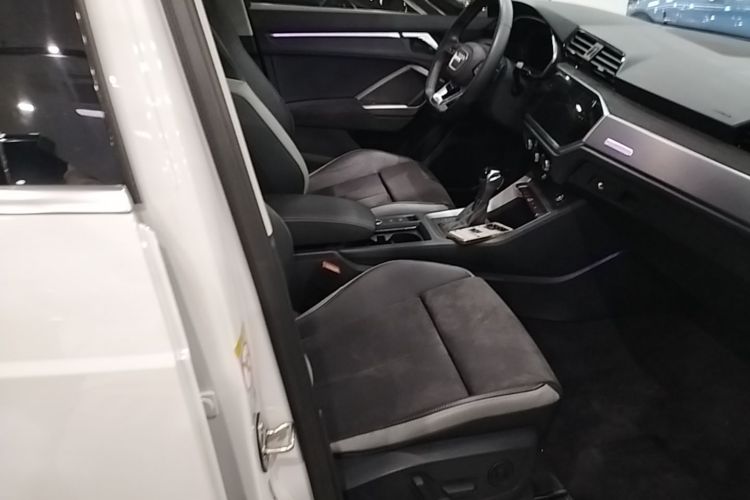 Audi Q3 2022 car image #24