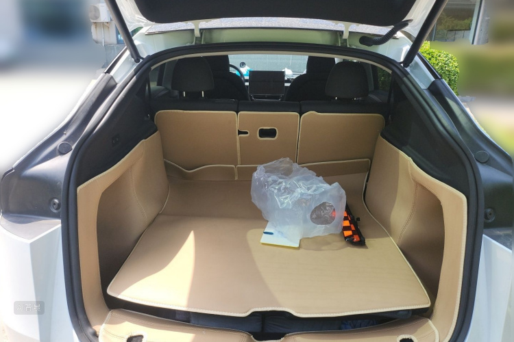 Tesla Model Y 2025 #21 Tesla Model Y 2025 car image #21