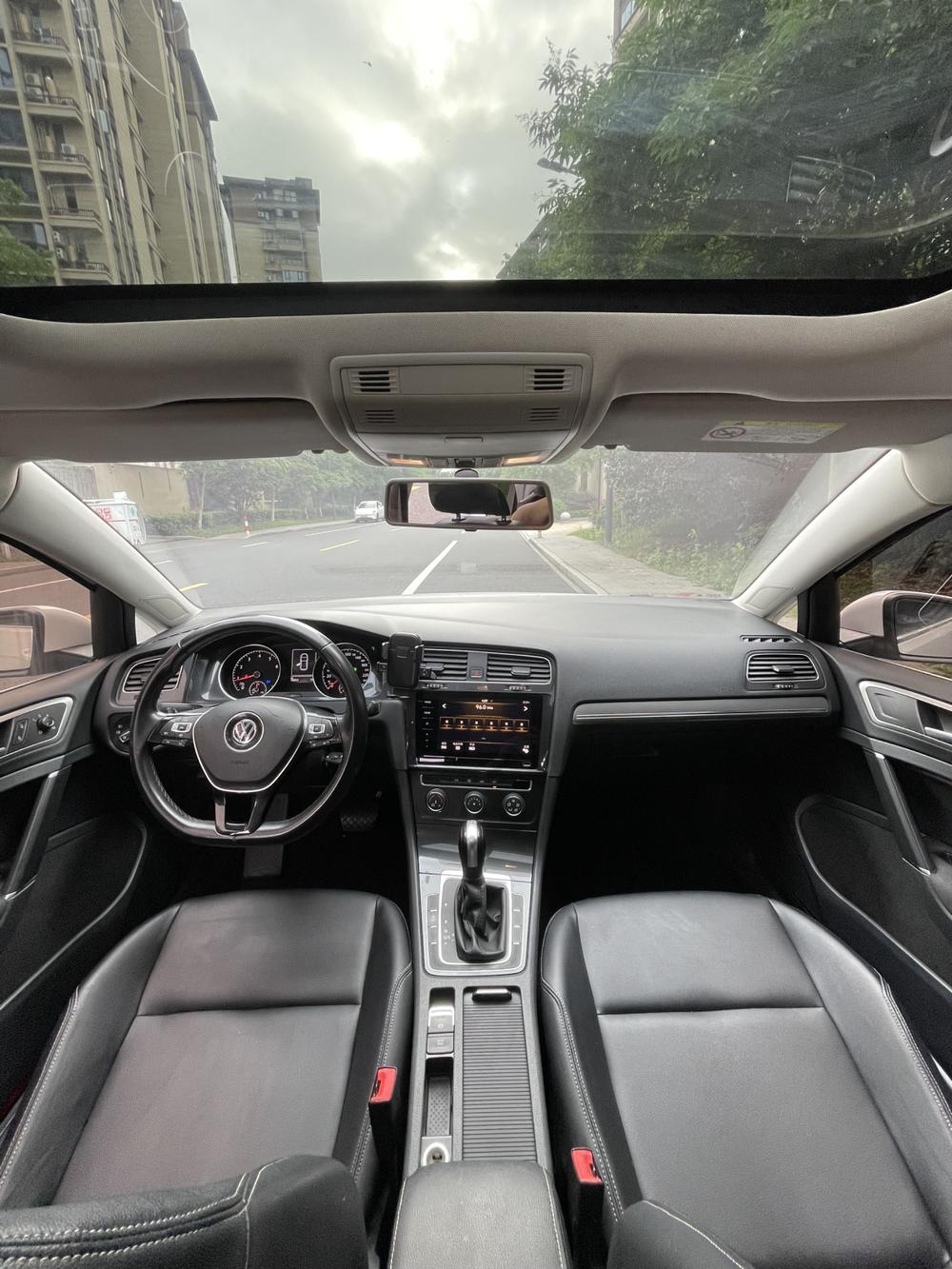 Volkswagen Golf 2020 car image #9