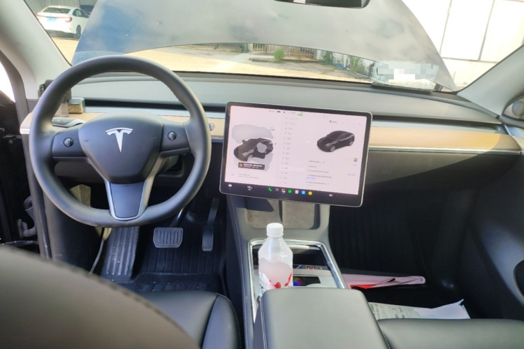 Tesla Model Y 2022 car image #11