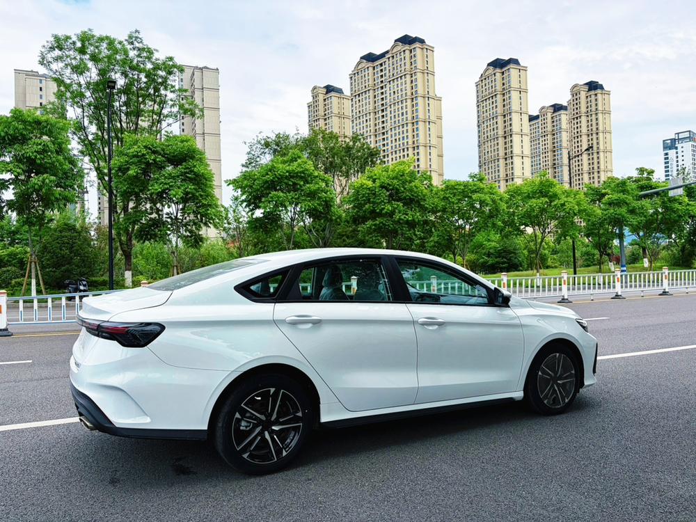 GEELY Binray 2026 #6 GEELY Binray 2026 car image #6