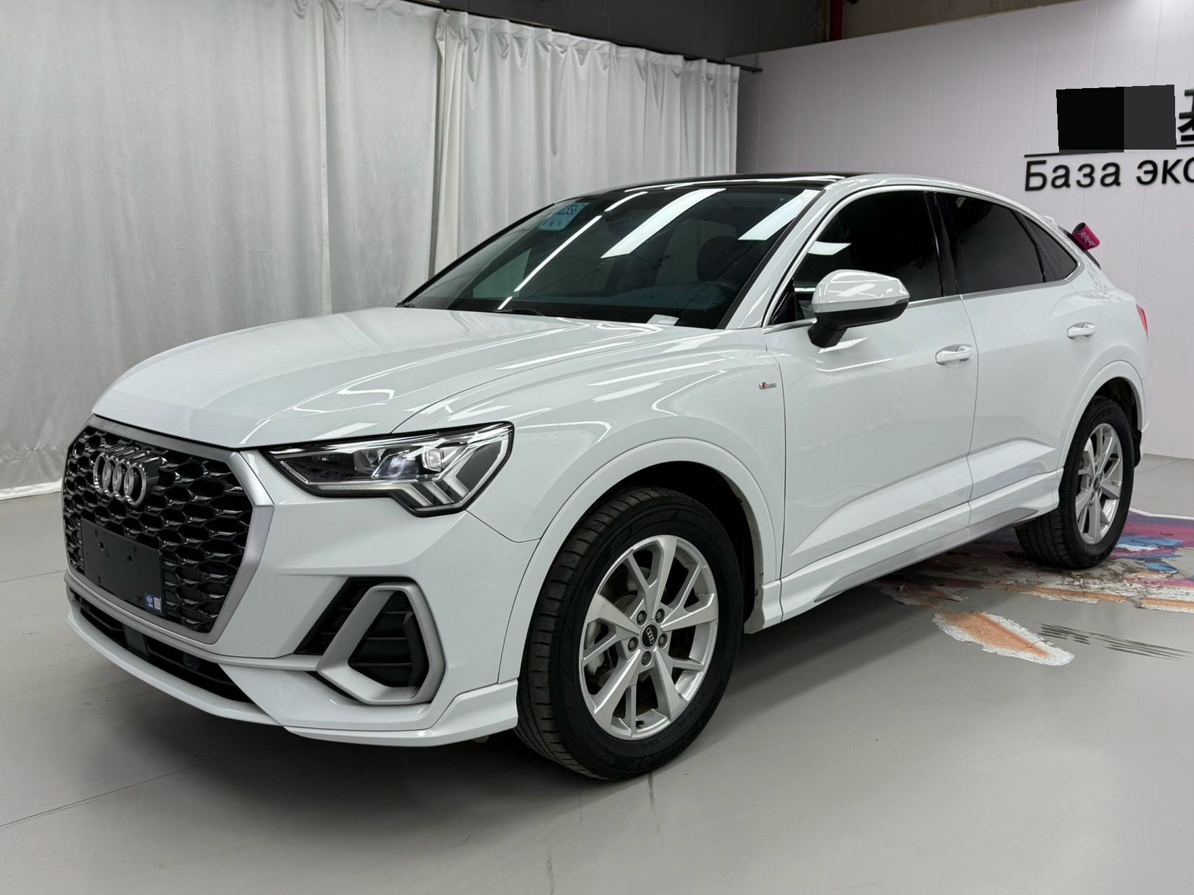 Audi Q3 2022 car image 