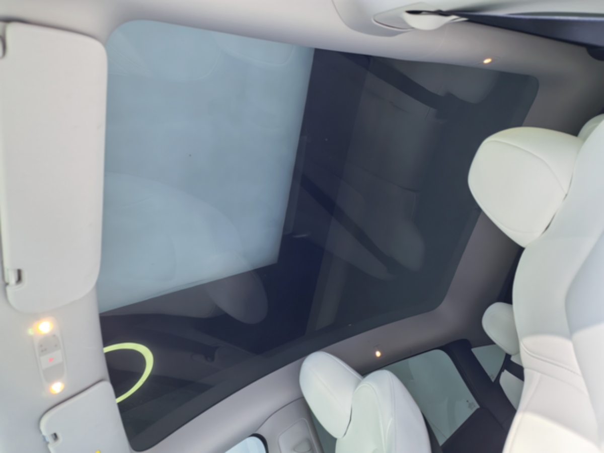 Tesla Model Y 2022 #9 Tesla Model Y 2022 car image #9