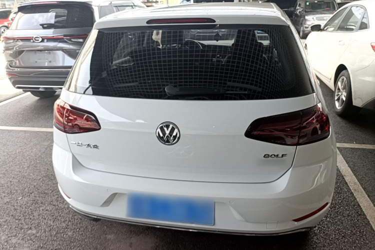 Volkswagen Golf 2018 car image #4