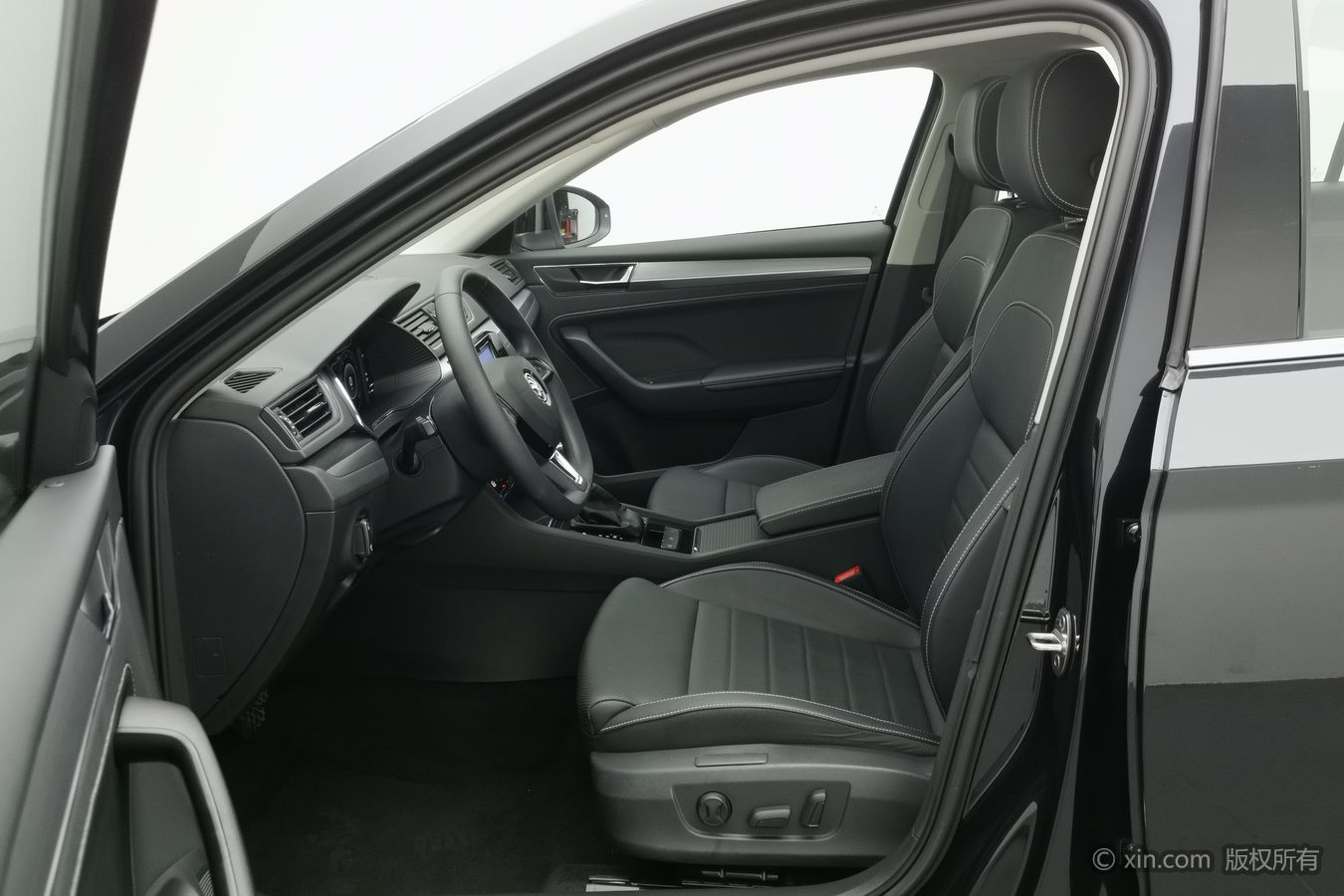 Skoda Superb 2025 car image #10