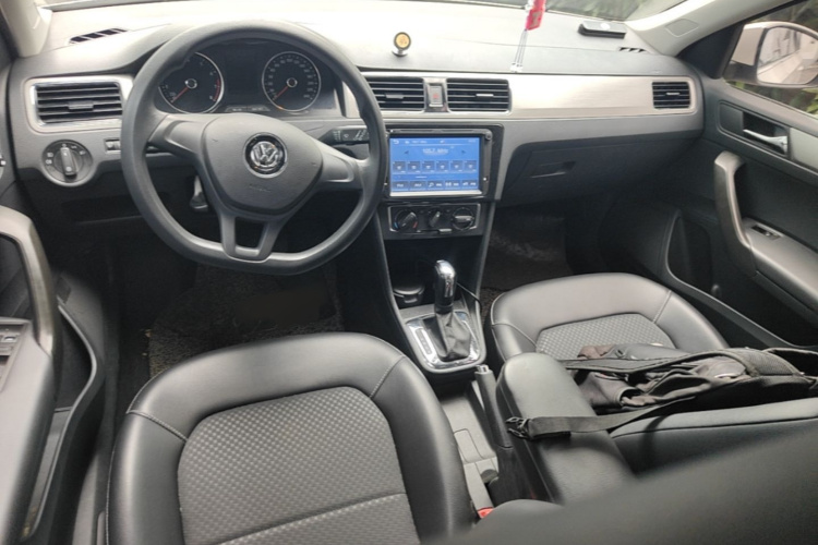 Volkswagen Santana 2017 car image #11