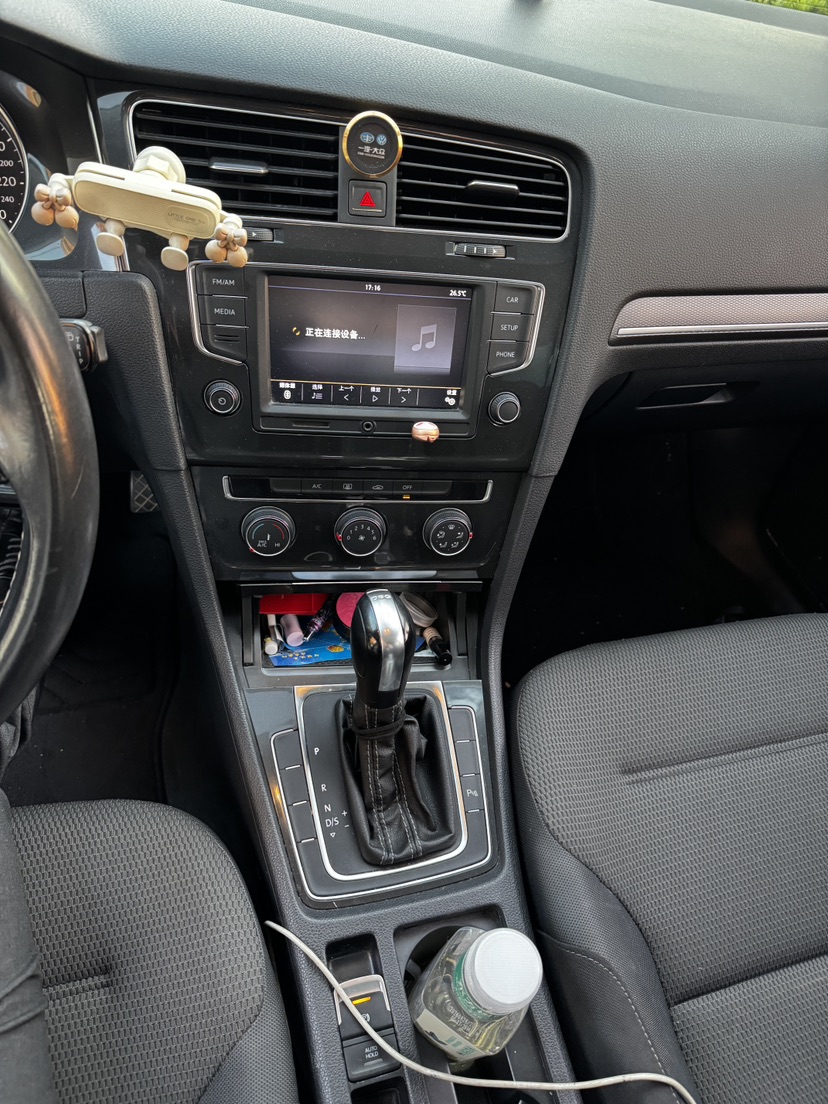 Volkswagen Golf 2017 car image #9
