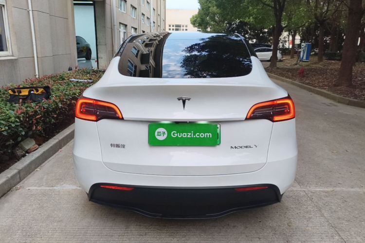 Tesla Model Y 2024 #4 Tesla Model Y 2024 immagine di auto #4