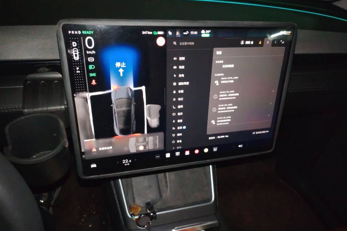 Tesla Model Y 2025 #26 Tesla Model Y 2025 immagine di auto #26