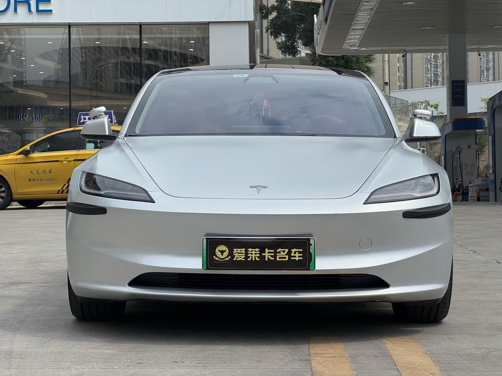 Tesla Model 3 2025 car image #2