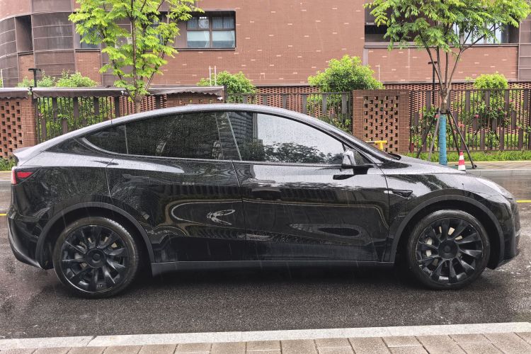 Tesla Model Y 2021 #8 Tesla Model Y 2021 car image #8