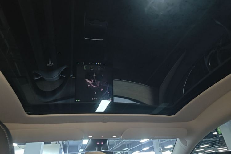 Tesla Model Y 2023 #20 Tesla Model Y 2023 car image #20