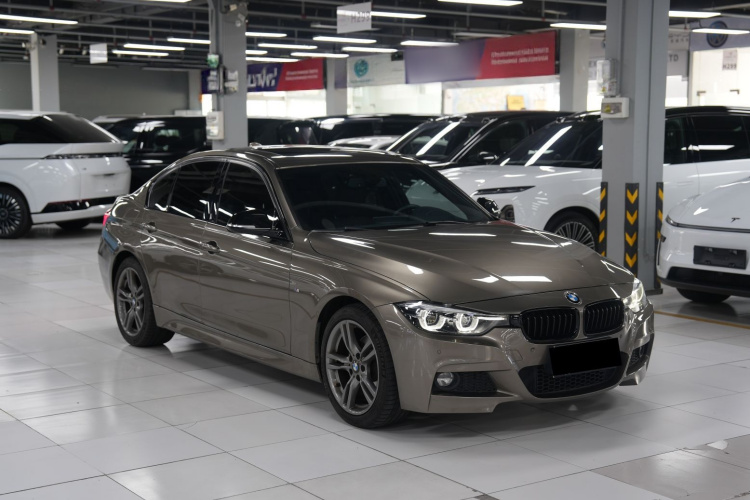 BMW 3 Series 2018 car image #5