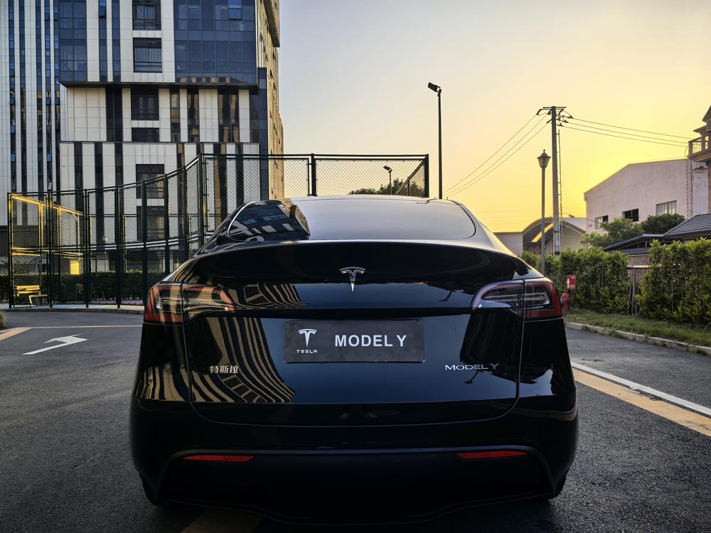 Tesla Model Y 2022 #6 Tesla Model Y 2022 car image #6