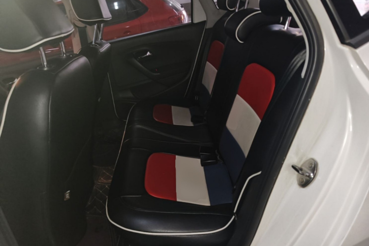 Volkswagen Polo 2016 car image #17